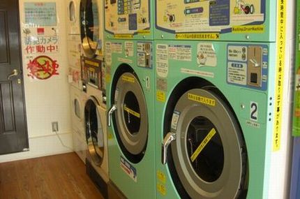 京都コインランドリー「洗たく館　烏丸店」洗濯機